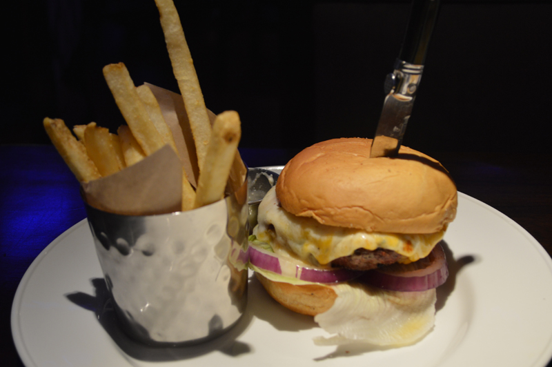La hamburguesa, quizàs el plato más tradicional de toda la cadena Hard Rock  Café.