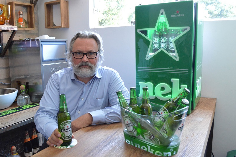 "La cerveza Heineken tiene la misma calidad y el mismo sabor en todo el mundo", dice Willem. Hace 15 años es maestro cervecero en la Heineken.