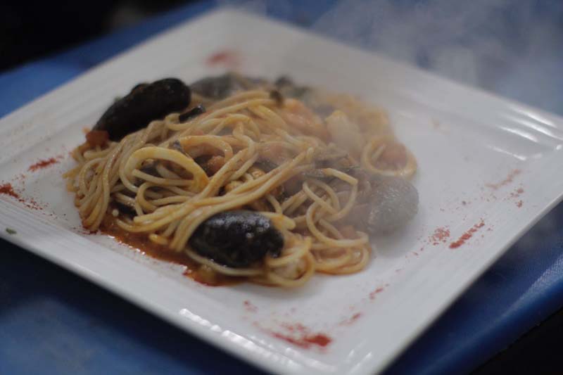 Un espagueti con frutos de mar. Uno de los platos tradicionales del local.