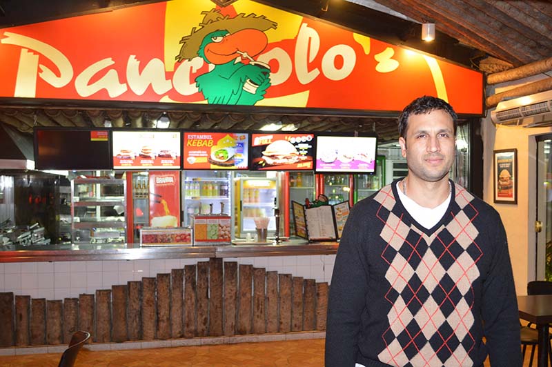 Tjeerd tenía 15 años cuando comenzó su negocio de comida rápida. Llegó a tener 10 locales en Asunción. 