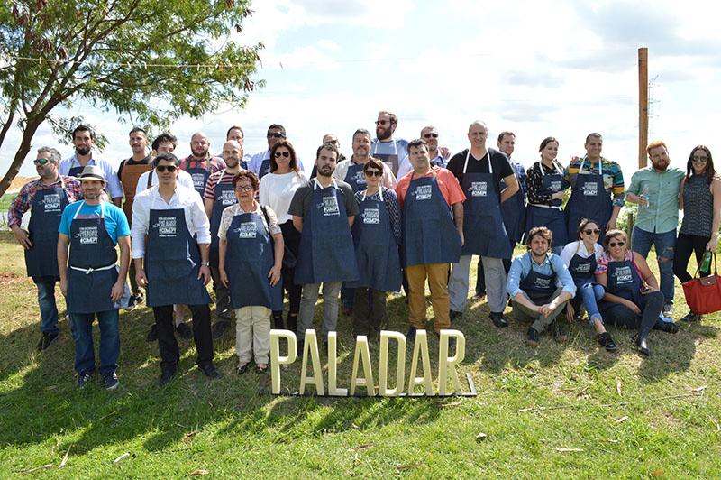 Foto de los cocineros y responsables de los restaurantes y de la organización de Paladar durante el acto de lanzamiento oficial de la feria gastronómica.