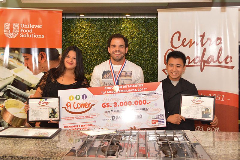 David Sosa Prado, con el primer premio; Sara Ocampos, con el segundo y Pedro Cuevas con el tercero fueron los ganadores del Primer Concurso "La Mejor Empanada".