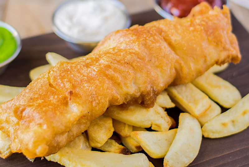 Fish and chips el plato más popular de Inglaterra. Podrás degustarlo en un festival que se hará en Le Marche.
