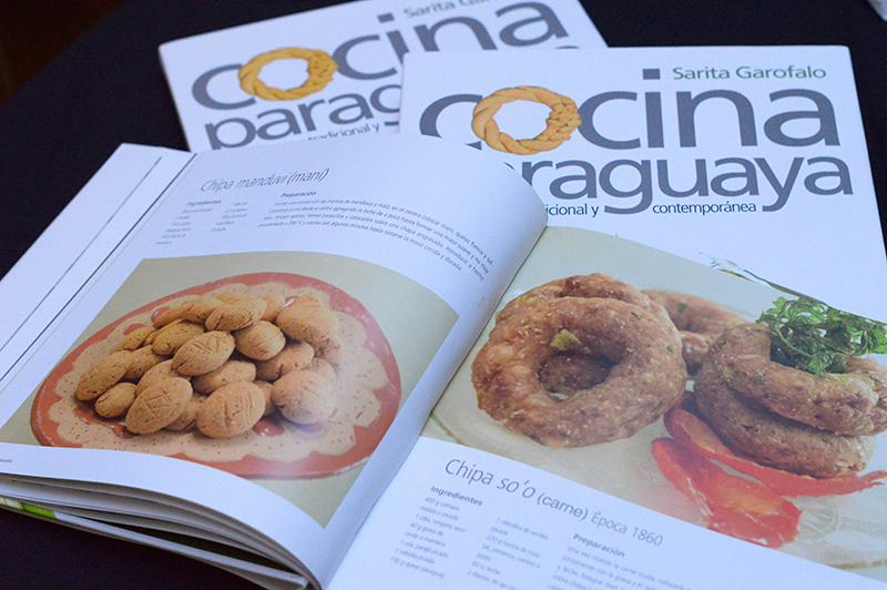 La chipa es uno de los productos que más recetas tiene en el libro, incluyendo la chipa Chutita elaborado en homenaje a Doña Clara Benza de Garofalo.