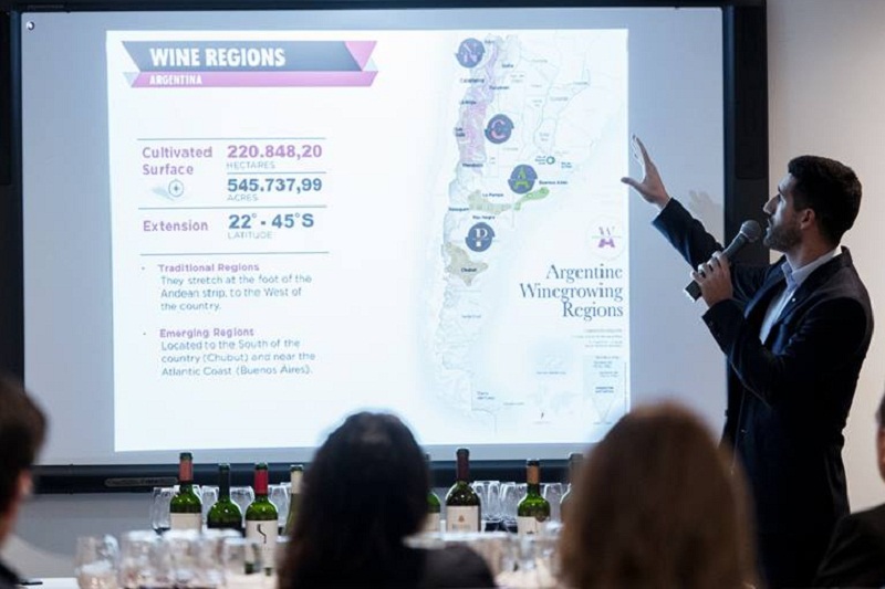 Argentina tiene 881 bodegas productoras de vino, distribuidas a lo largo de su extenso territorio. El vino argentino quiere tener mayor presencia en Paraguay. 