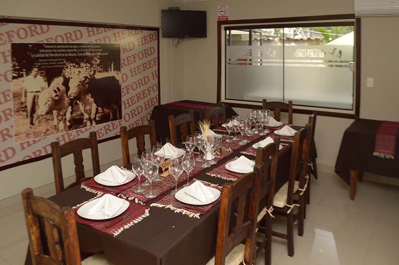 El restaurant Hereford cuenta con un salón privado para 12 personas que se habilita para ocasiones especiales.