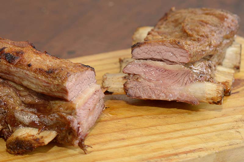La costilla luce en todo su esplendor. Todas las carnes son de calidad provenientes Premium del Chaco.