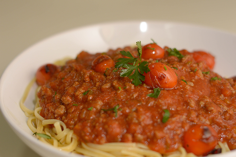 Spaguetti a la bolognesa. Una receta especial para el tomate deshidratado, que mantiene un suave sabor amalgamando sin invadir el resto de los sabores del plato.