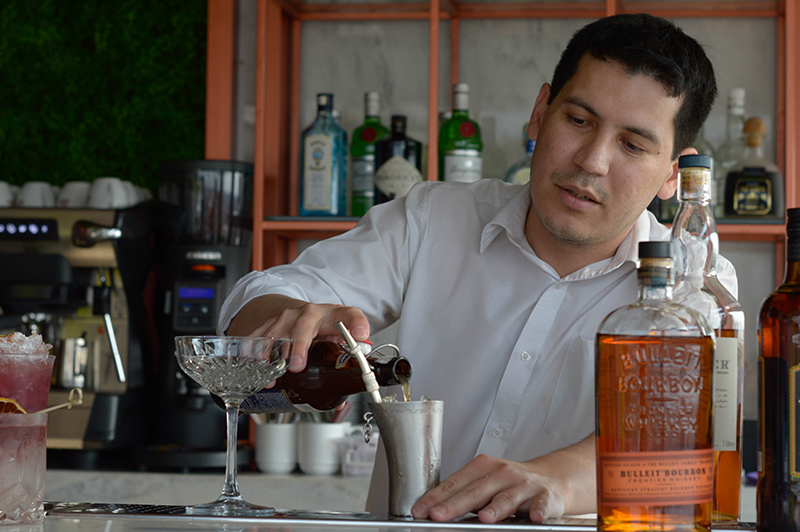 Ever Portillo, el bartender que representará a Paraguay en el World Class Mundial, el mundial de coctelería que se hará en Berlín, en octubre próximo.