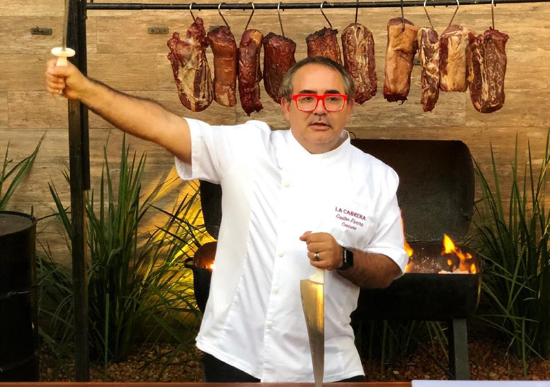 Gastón Riveira vino a Asunción para presentar su libro Casa de Carnes. Aprovechamos para hablar acerca de cuáles son sus secretos para cocinar el asado a la parrilla.