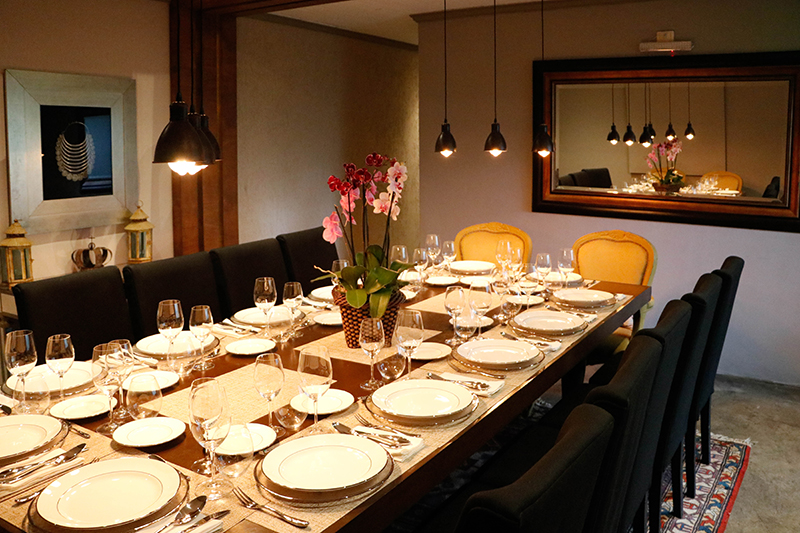 Un salón privado para 14 personas, finamente ambientado, es una de las atracciones del nuevo restaurante El Hormiguero.