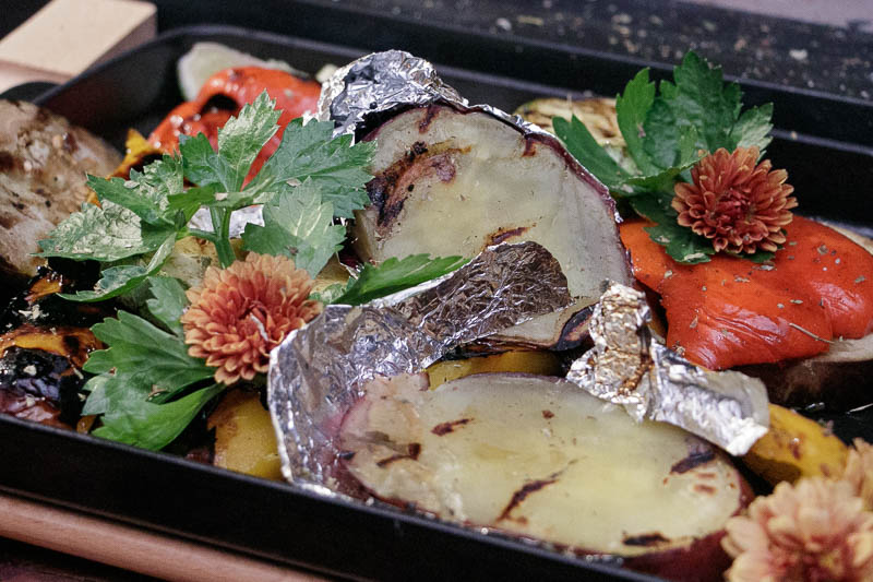 Las verduras a la parrilla son también una de las ofertas de Lo de Silverio, así como las papas y las batatas asadas a las brasas.
