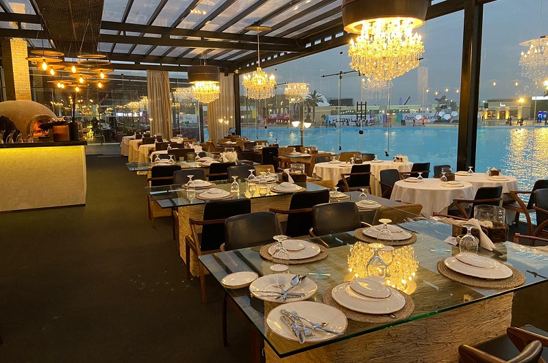 Una vista imponente del restaurante El Lechazo, en Riad, capital de Arabia Saudita. Todo el montaje estuvo a cargo de un chef paraguayo.