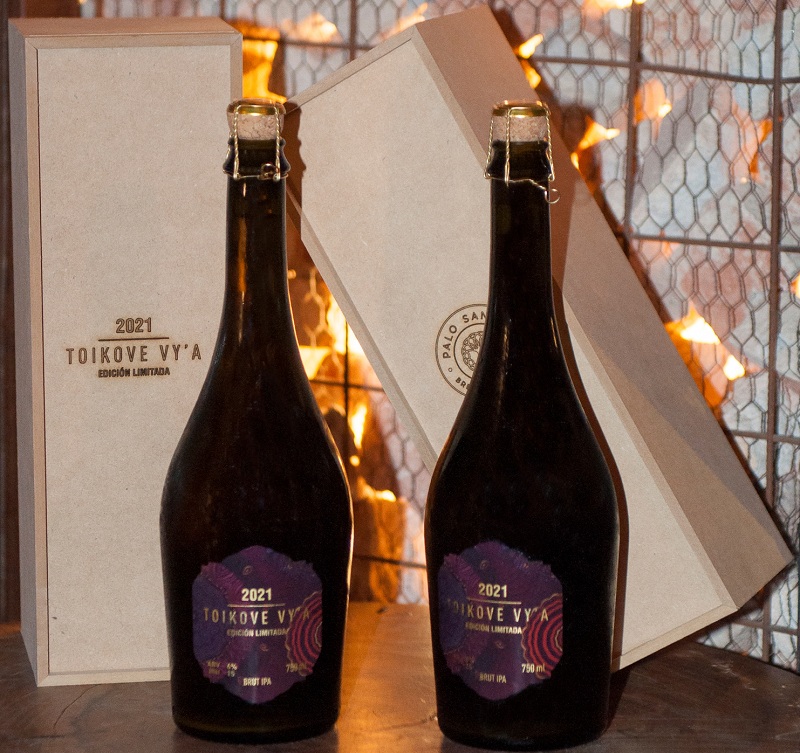 La cervecería Palo Santo lanzó una edición limitada de su cerveza Toikove Vy´a que es una brut IPA, muy espumante y con burbujitas similares al champán.
