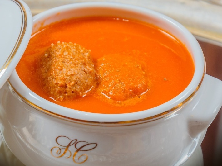 El kibbe en sopa de tomate. Un plato ideal para el invierno.
