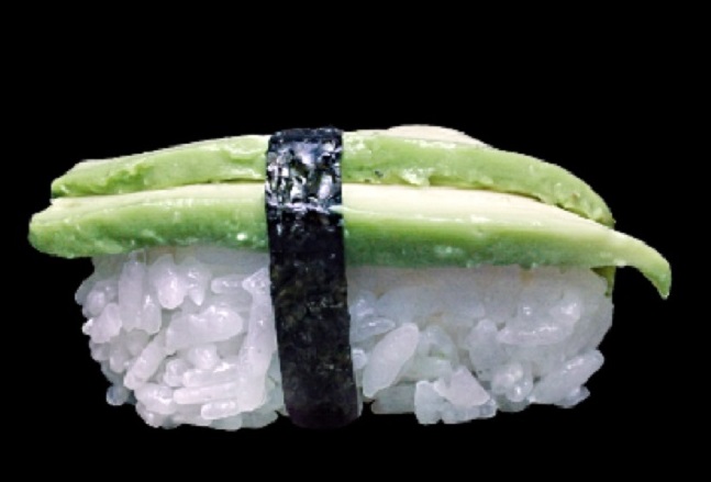 Nigiri de aguacate. Wasabi se caracteriza por el cuidado en la elaboración del sushi, la utilización de ingredientes de primera calidad y aplicación de los métodos tradicionales japoneses.