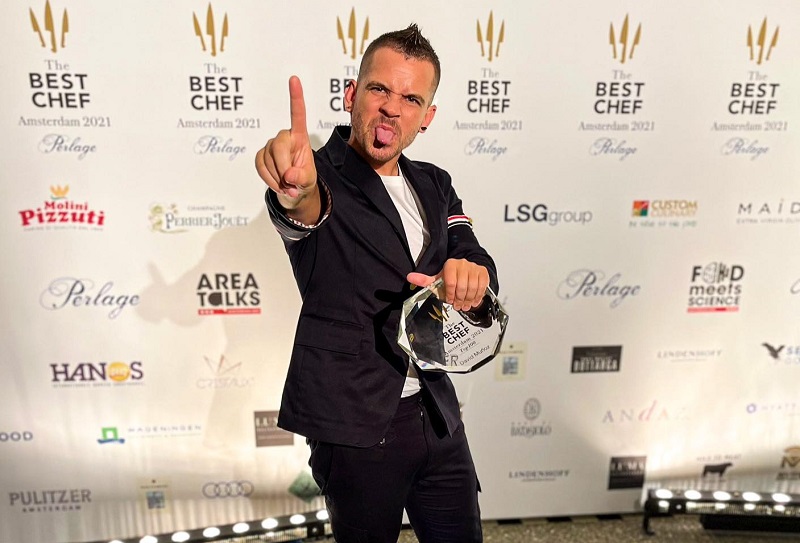 "Número Uno, increíble", expresó Dabiz Muñoz al publicar esta foto en sus redes sociales. El chef español fue elegido como mejor chef del mundo.