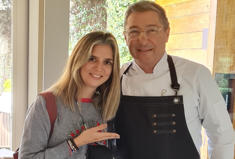 Verónica Pardo, aquí aparece junto al chef Joan Roca del Celler de Can Roca, uno de los más importantes restaurantes del mundo.